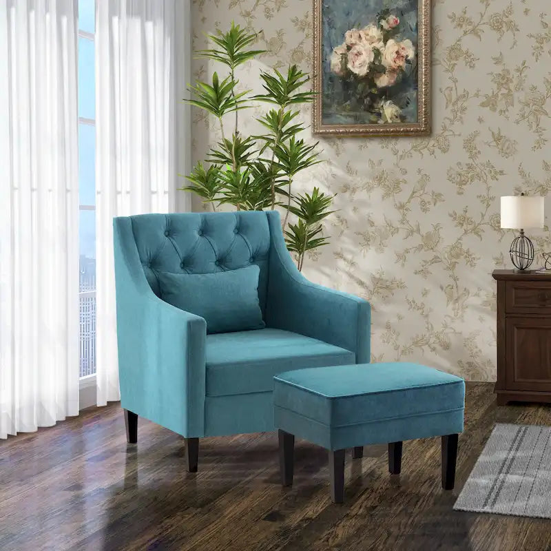 Bequemer Clubsessel mit Hocker und Kissen