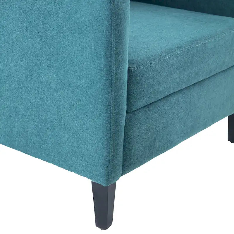 Bequemer Clubsessel mit Hocker und Kissen