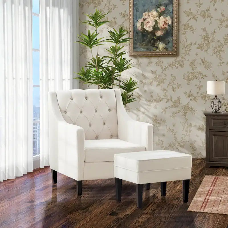Bequemer Clubsessel mit Hocker und Kissen