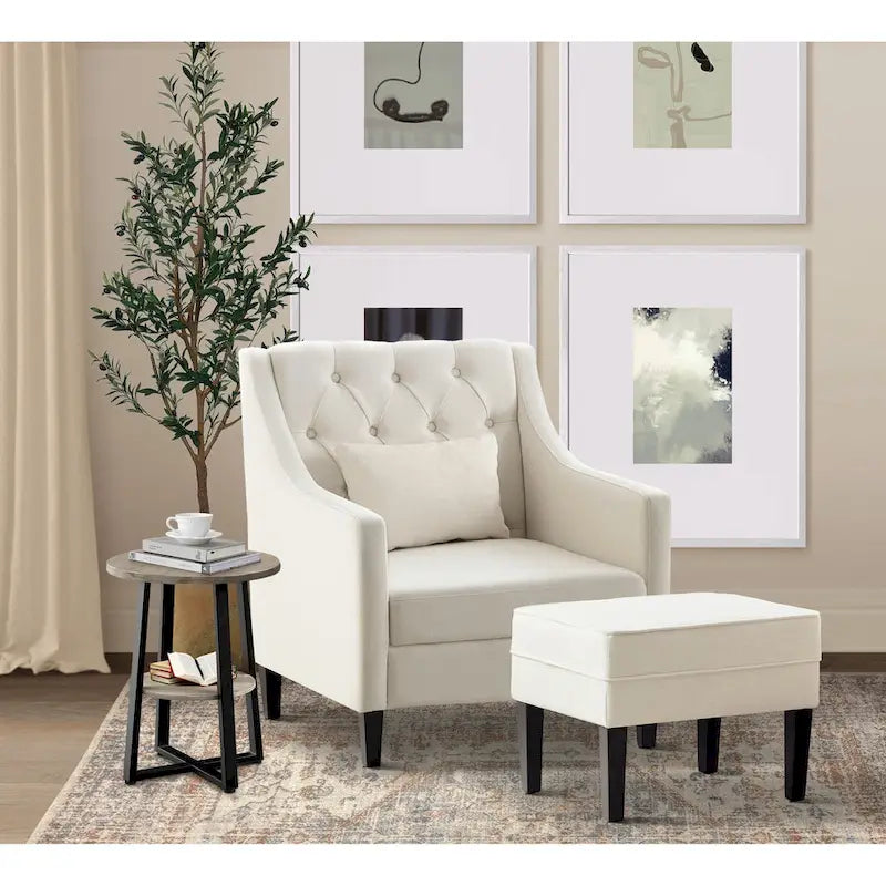 Bequemer Clubsessel mit Hocker und Kissen