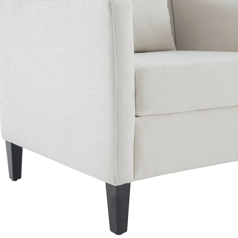 Bequemer Clubsessel mit Hocker und Kissen
