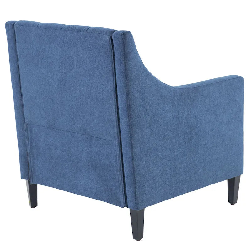 Bequemer Clubsessel mit Hocker und Kissen