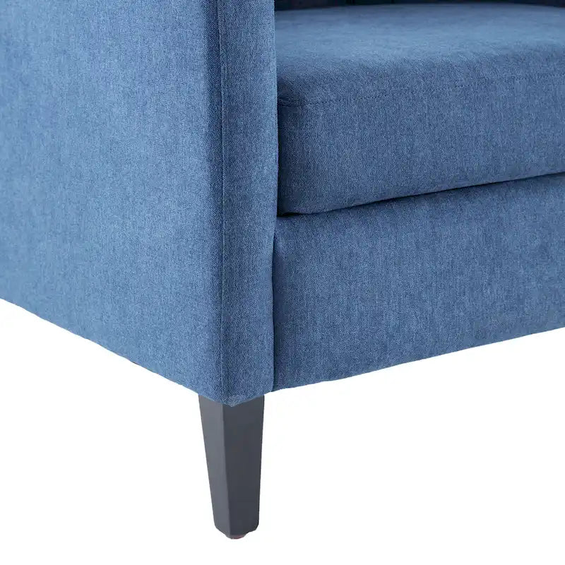 Bequemer Clubsessel mit Hocker und Kissen
