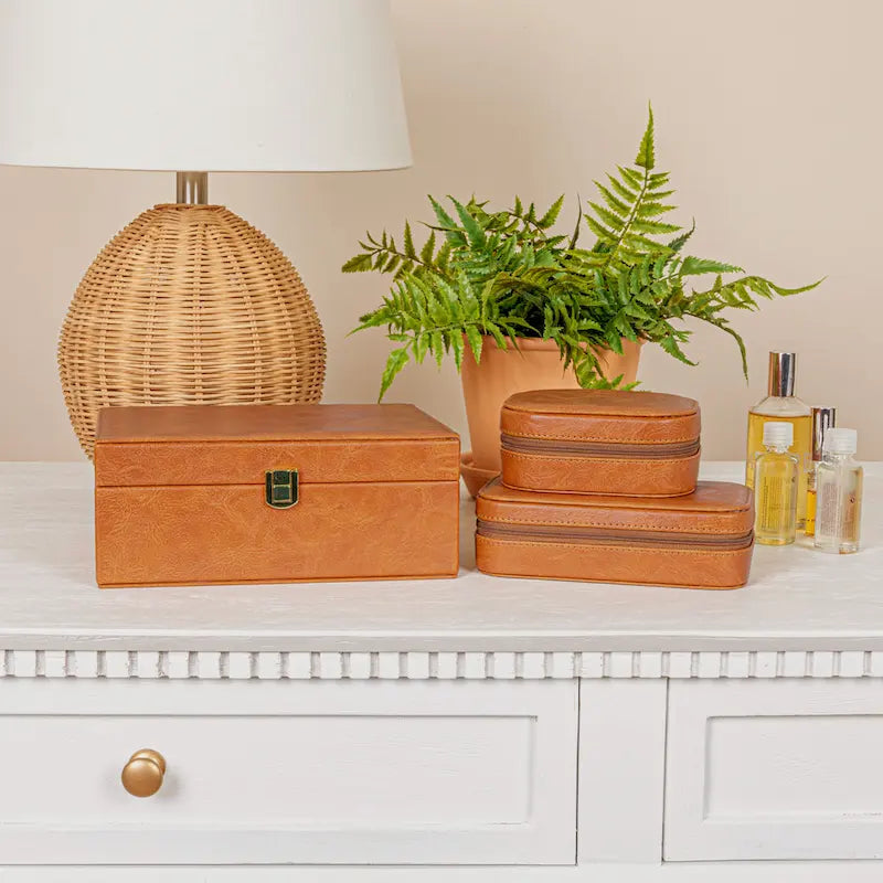 Schmuck-Organizer aus veganem Leder mit 2 Ebenen und Schnappverschluss